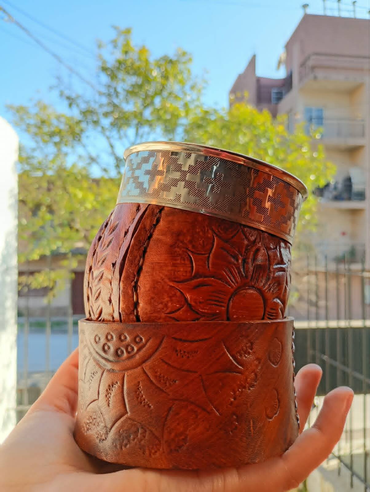 Mate Imperial criollo cuero repujado virola de alpaca cincelada